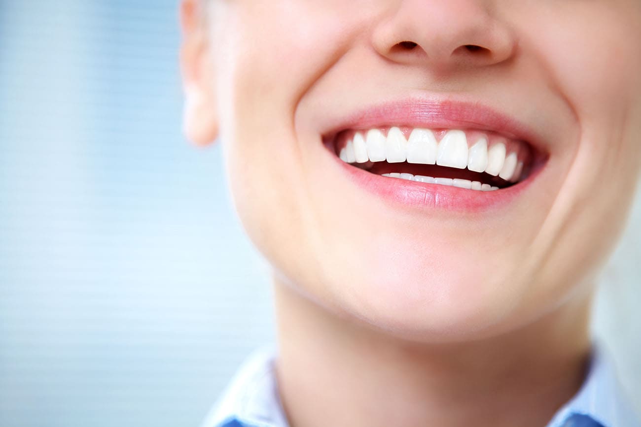 ابتسامة مشرقة وأسنان صحية خدماتنا في علاجات طب الأسنان